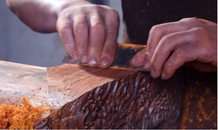 红木家具手工雕塑.jpg 红木家具手工雕塑.jpg