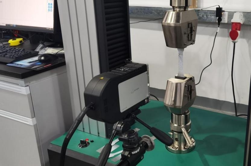 非接触式视频引伸计-金属材料拉伸测试.jpg 非接触式视频引伸计-金属材料拉伸测试.jpg