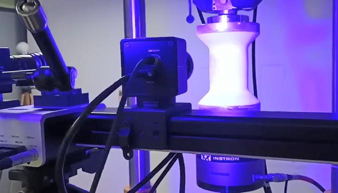 数字图像相关法DIC用于复合材料加载疲劳失效测试.jpg 数字图像相关法DIC用于复合材料加载疲劳失效测试.jpg