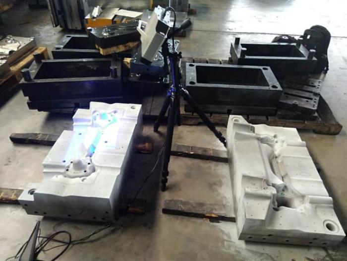 XTOM蓝光三维扫描仪用于模具曲面、孔位尺寸偏差检测.jpg XTOM蓝光三维扫描仪用于模具曲面、孔位尺寸偏差检测.jpg