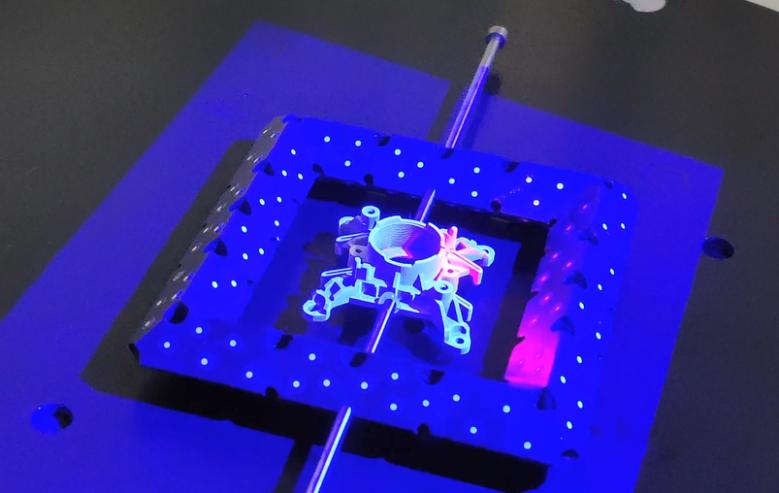 蓝光三维扫描仪用于相机镜头底座注塑件三维检测.jpg 蓝光三维扫描仪用于相机镜头底座注塑件三维检测.jpg