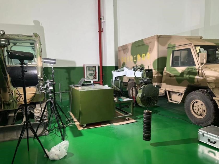 dic三维全场应变测量系统用于机械臂全伸展重载效应下全场变形DIC分析.jpg dic三维全场应变测量系统用于机械臂全伸展重载效应下全场变形DIC分析.jpg