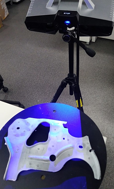 高精度蓝光三维扫描仪用于车身钣金件3D检测.jpg 高精度蓝光三维扫描仪用于车身钣金件3D检测.jpg