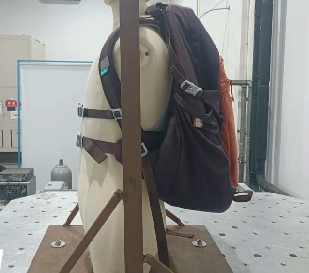 高速DIC技术用于背包肩带三维动态位移测量振动台模拟试验.jpg 高速DIC技术用于背包肩带三维动态位移测量振动台模拟试验.jpg